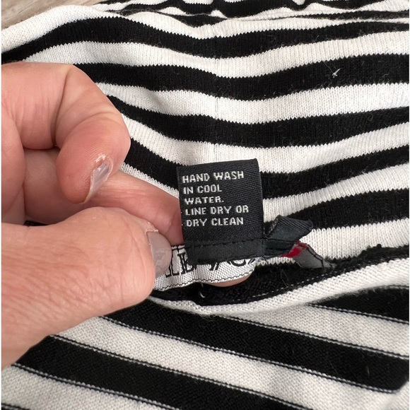 Tracy M, Sleeveless Black & White Striped Knit Cowl Neck Tunic - Picture 2 of 8